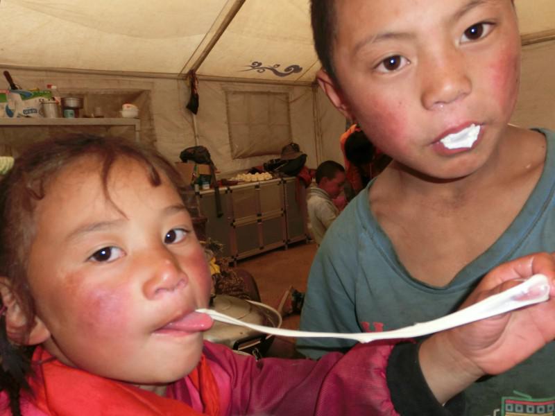A bubble gum can makes the kids exciting for whole day in Tibetan area.