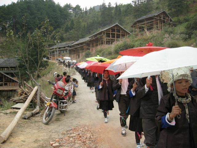Miaos participate in the wedding procession